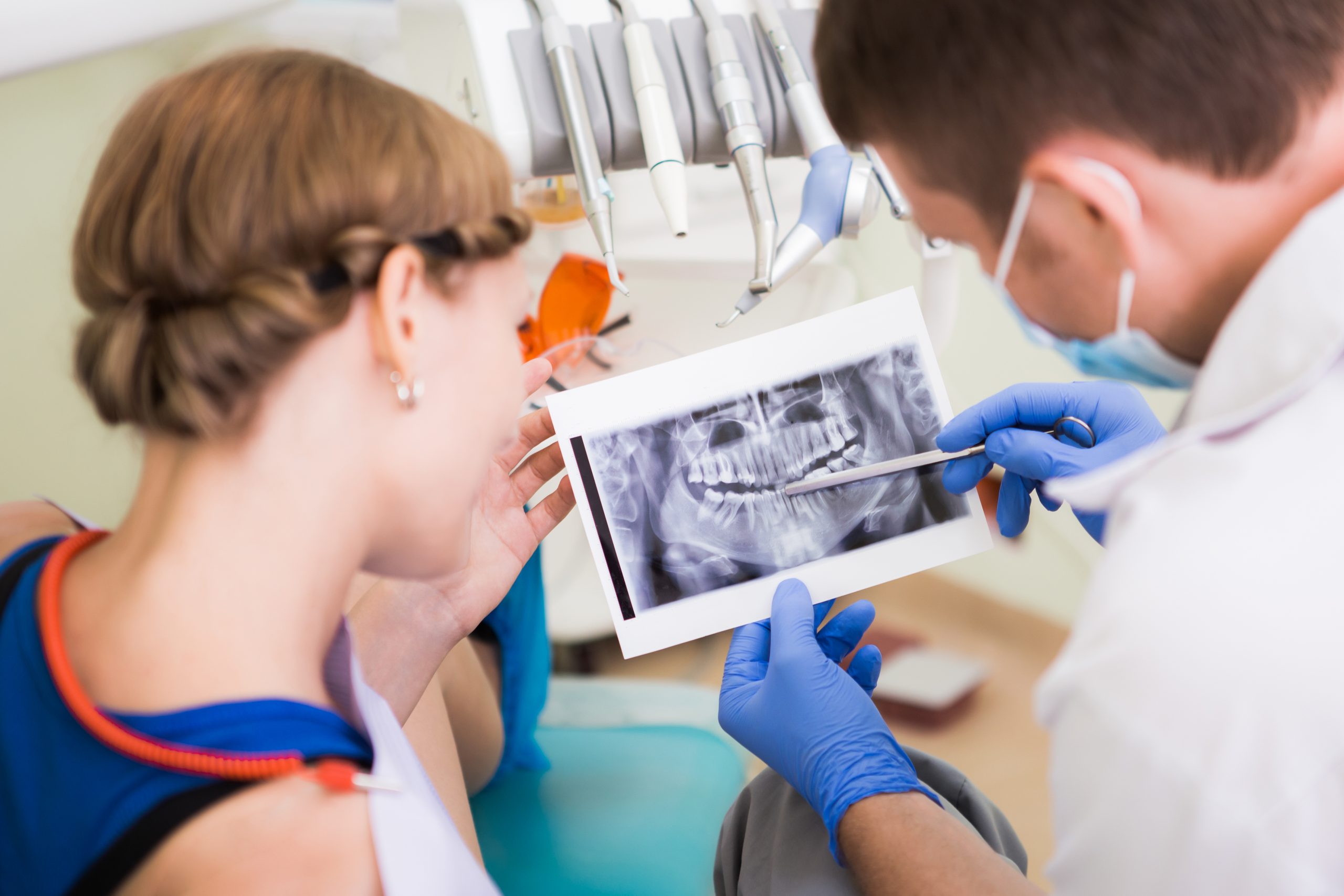 как нужно пациенту готовиться к имплантации зубов?