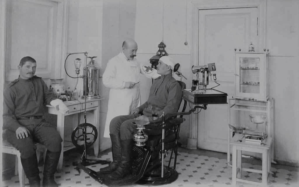 Стоматологическая клиника XIX века